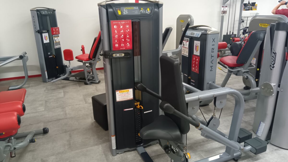 マトリックス デイップスウエイトスタック メーカー名称トライセップスプレス