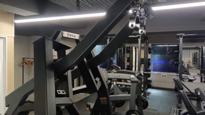 MULTI-FUNCTIONAL SITTING BACK STRETCHER