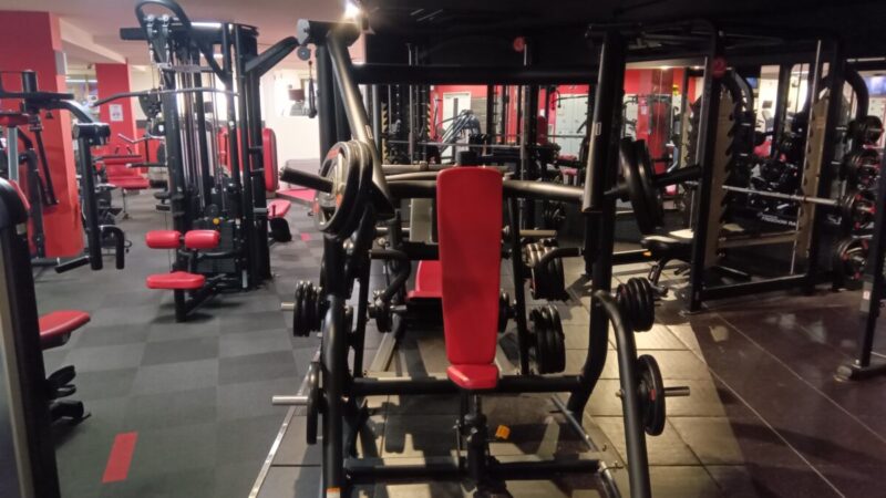 ずっしり重い×上向き軌道｜マトリックス/チェストプレス（バーチカルベンチプレス）（プレートロード）
