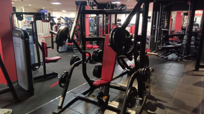 ずっしり重い×上向き軌道｜マトリックス/チェストプレス（バーチカルベンチプレス）（プレートロード）
