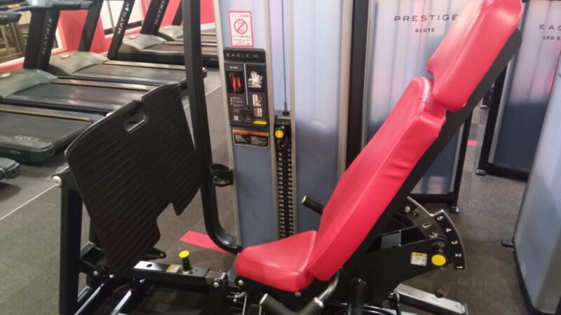 背もたれ調整でハック風に｜サイベックス/EAGLE NX レッグプレス（ウェイトスタック）
