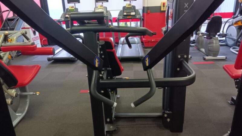 左右独立スタックが気持ちいい｜ハンマーストレングス/MTSロウ（ウェイトスタック）
