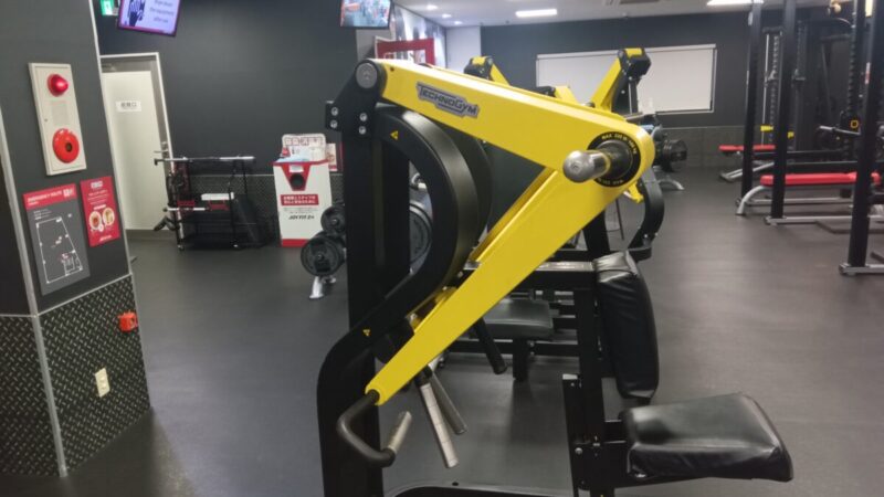 僧帽筋に入りやすい斜め上ロー｜テクノジム/ローロウ（プレートロード） 