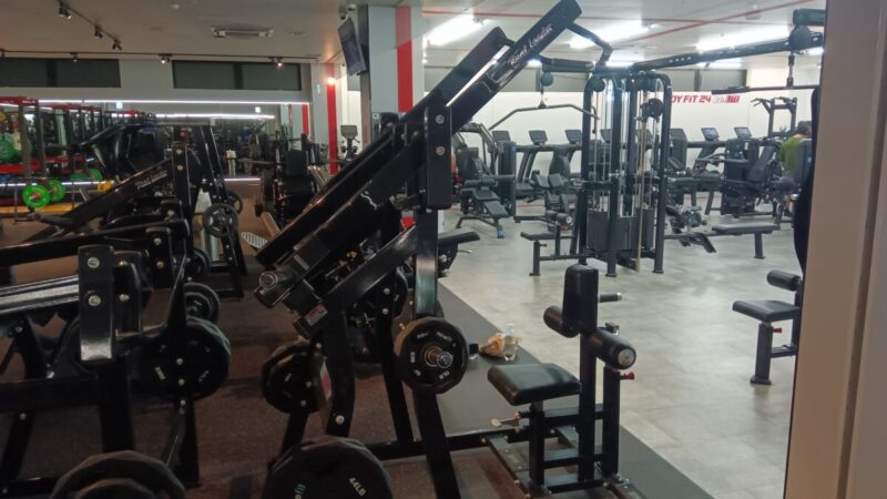 リアルリーダー アイソラテラルラットプルダウン