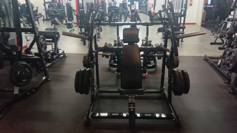 マシンは同じ機種でも個体差があり、シート位置やフォームでも体感が変わります。ここでは、私がその場で合わせた設定でのメモとして残します。

ジムで実際に使ってみた個人メモです。

体感中心で書いています。感じ方には個人差があるので、参考程度にどうぞ。