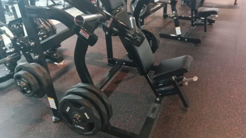 マシンは同じ機種でも個体差があり、シート位置やフォームでも体感が変わります。ここでは、私がその場で合わせた設定でのメモとして残します。

ジムで実際に使ってみた個人メモです。

体感中心で書いています。感じ方には個人差があるので、参考程度にどうぞ。