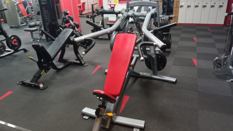 上部狙いが簡単、底は浅め｜MATRIX/インクラインプレス（プレートロード）