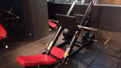 素直に踏めて可動域も広い｜CYBEX/レッグプレス（プレートロード）